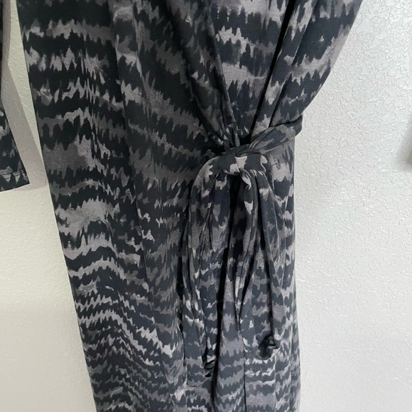 Lularoe V Neck True Wrap Dress V Neck Small - Picture 4 of 6